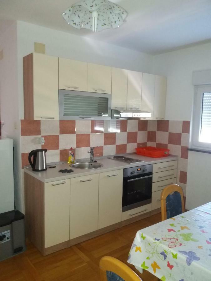 Apartments Erceg Omiš Esterno foto