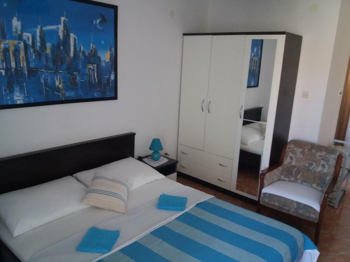 Apartments Erceg Omiš Esterno foto