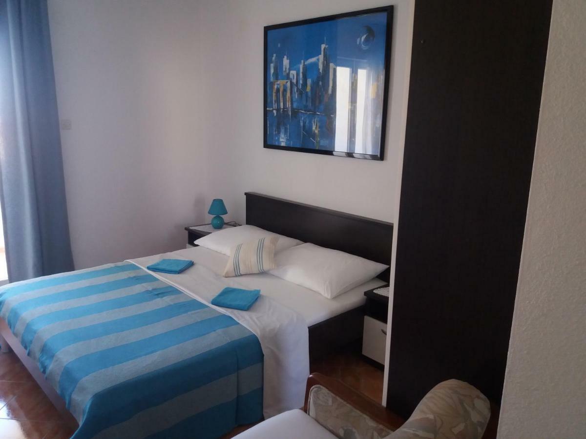 Apartments Erceg Omiš Esterno foto